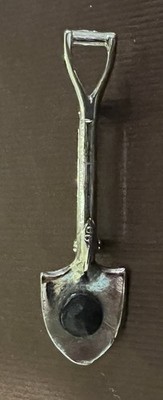 Vintage  shovel with lump of coal  pin￼