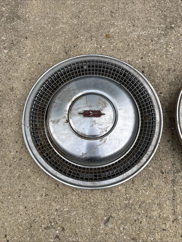 1970 OLDSMOBILE DELTA 88, VISTA CRUISER 15" TAMPAS DE RODA, CALOTAS, PAR DE 2 - Imagem 2 de 3