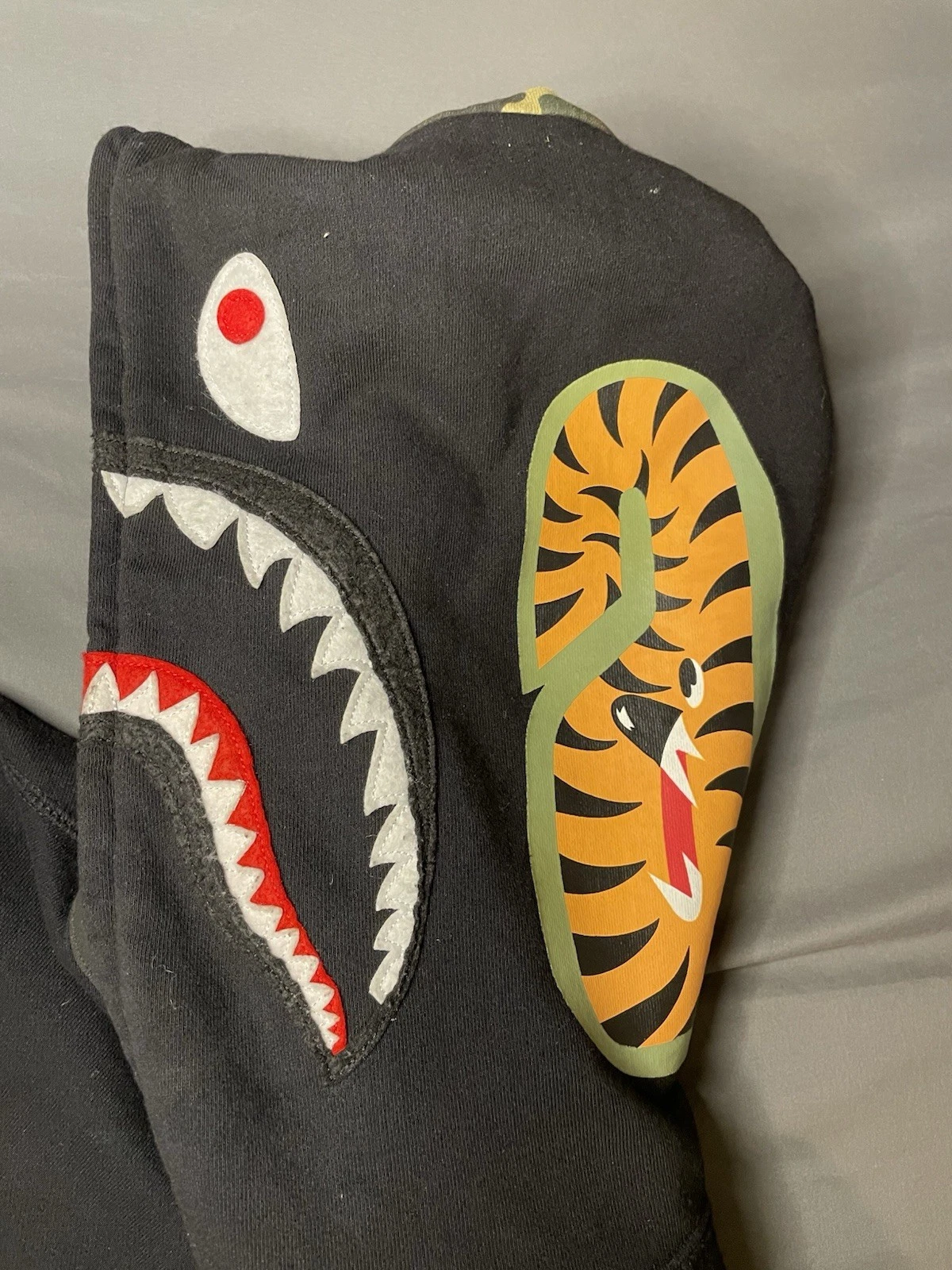 A BATHING APE (BAPE) Felpa con cappuccio A Bathing Ape Bape Shark full zip nera modello mimetico uomo XL