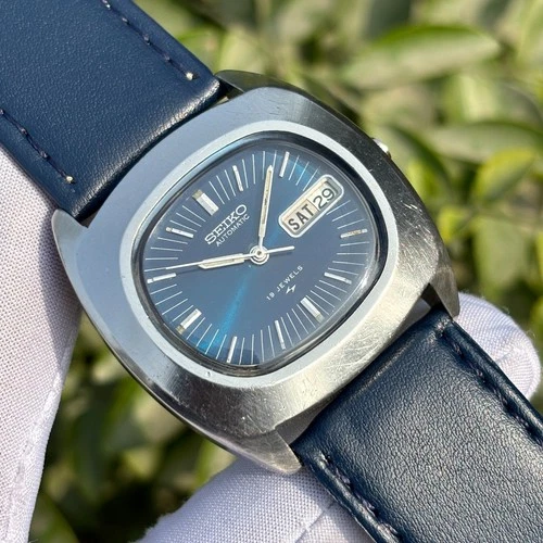 Vintage Seiko Automatic TV Shape Sunburst Dial Japan Made Men's Watch 7006-5000