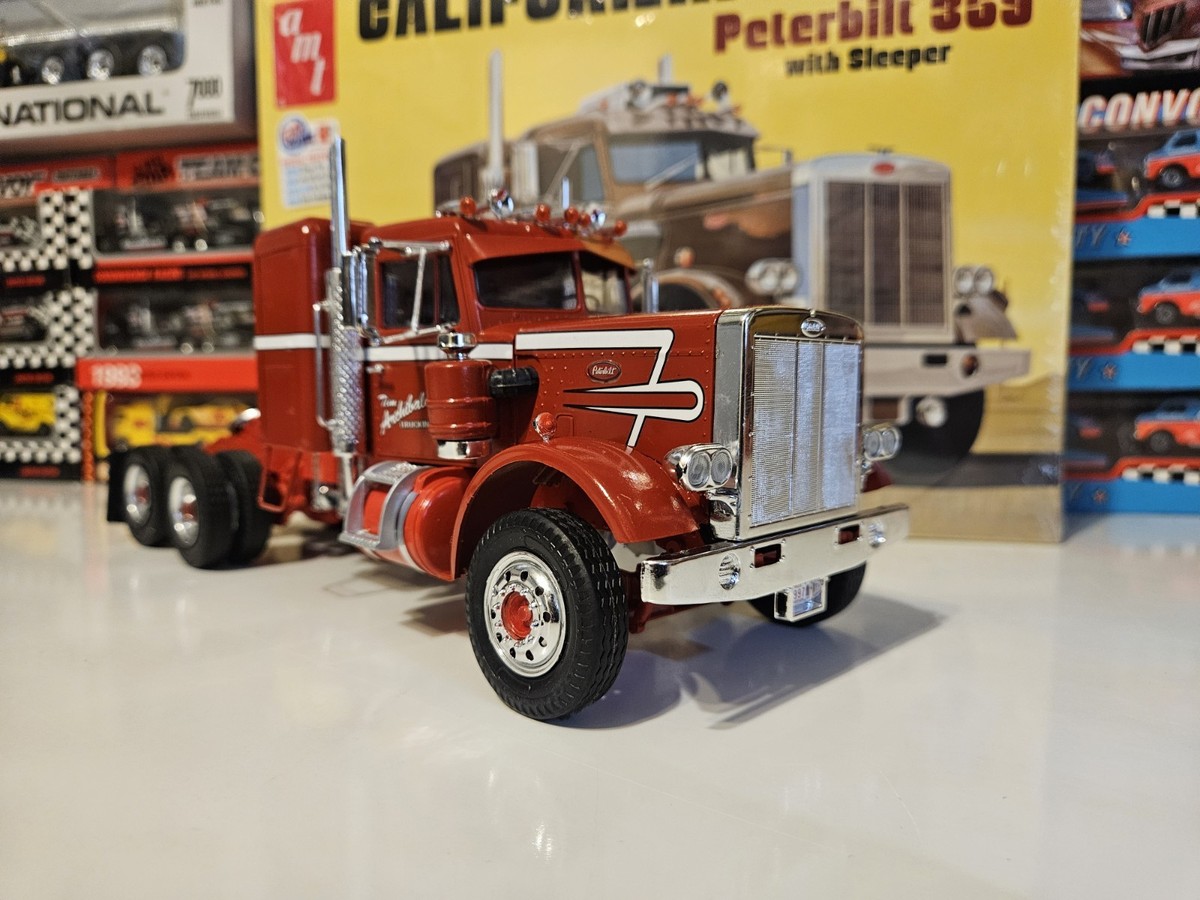 1/25 Scale Plastic Model By AMT Peterbilt 359 Assembled And