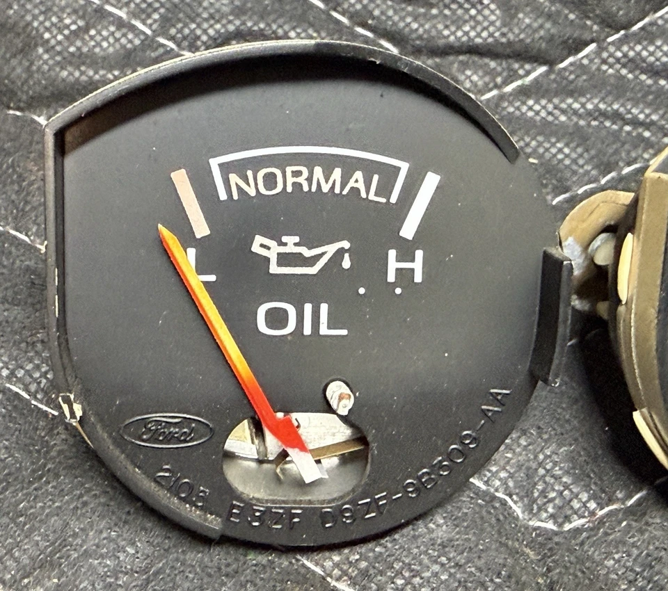 Cuadro de instrumentos Ford Mustang 1983-1986 medidores aceite temperatura combustible 83 84 85 86 Foto 2 de 4