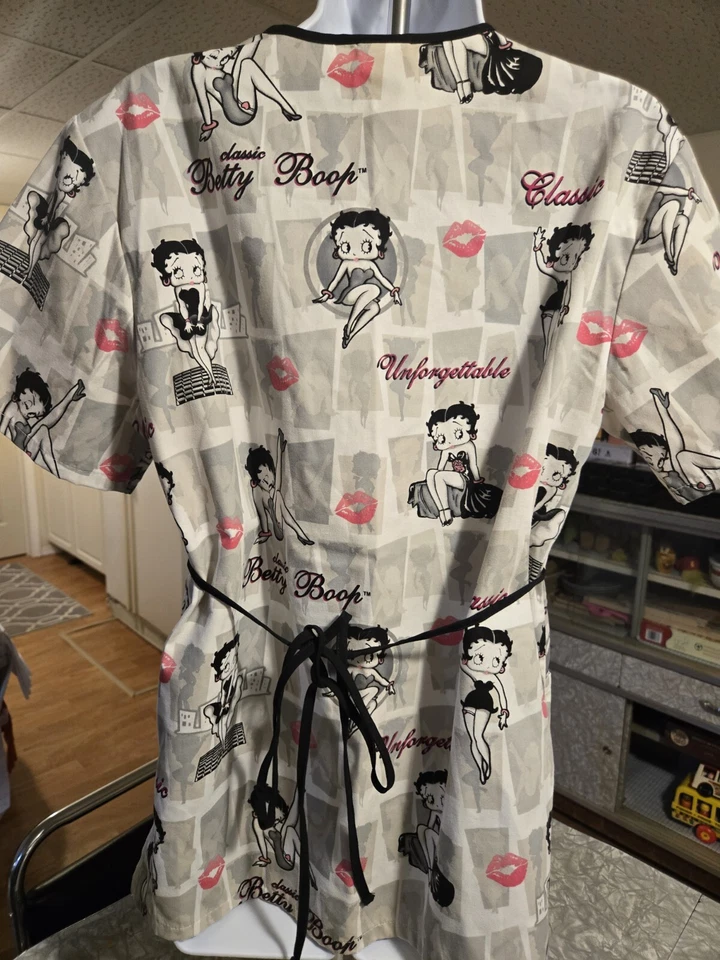 Blusa Médica Betty Boop Para Mujer Manga Corta 2 Bolsillos Cuello en V Pequeña Foto 2 de 3