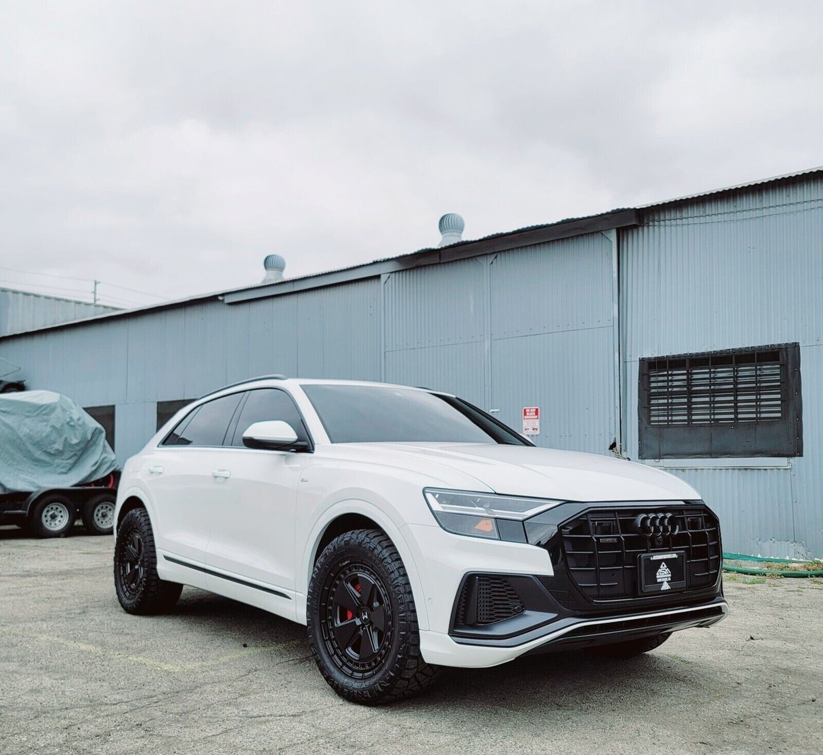 Mantra Off-road Wheels for a Audi Q8 20 inch 5X112 Matte Black Set