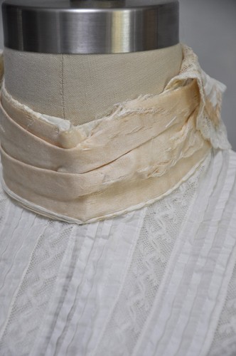 Antique VTG 1899 Edwardian Victorian White Cotton Silk Wedding Set Skirt Bodice - Picture 4 of 11