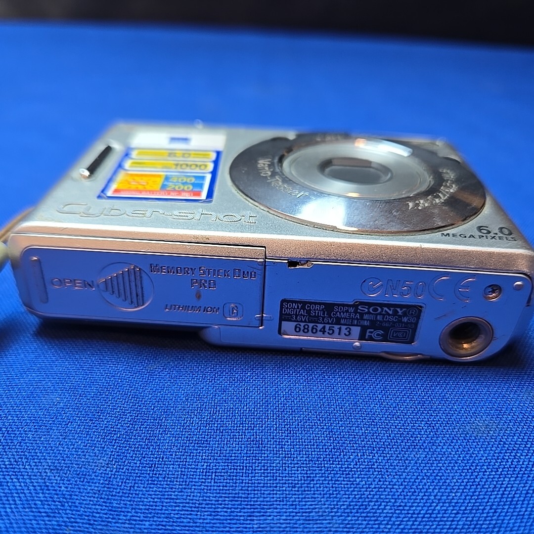 箱あり美品＊SONY DSC-W30シルバー Amazon.co.jp: SONY Cyber-Shot(サイバーショット) W30 シルバー