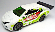 2012 HOT WHEELS X1649 LOOP COUPE WHITE 1:64 DIECAST 2 7/8" RACE CAR WITH GREEN