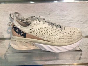 hoka one one arahi 4 women