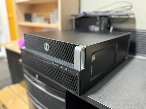 Dell Precision 5820 Tower Intel Xeon W-2145 3.7Ghz 16GB RAM, 500GB HDD + 1 CADDY - Picture 2 of 6