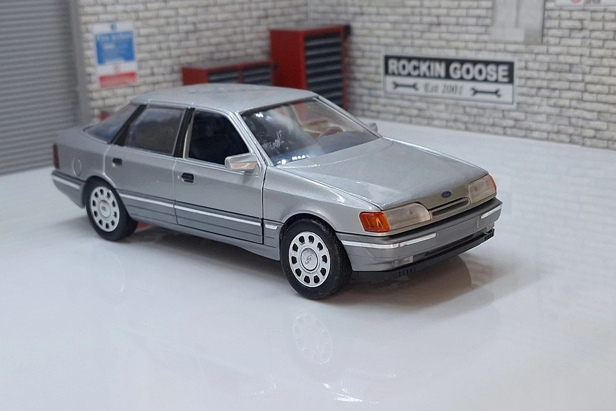 Miniature Ford Granada GL 2.3 Mk1 1975 – MCG 1/18 – Bleue – Conduite à Droite – Neuf