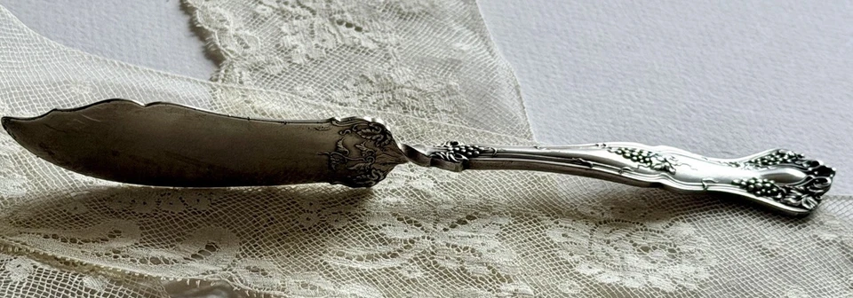 Cuchillo de mantequilla ornamentado placa de plata 1847 Rogers Bros DE COLECCIÓN Grape Vine Foto 4 de 4
