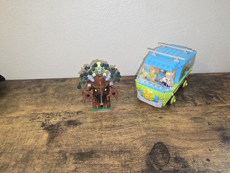 LEGO 75902 Scooby Doo The Mystery Machine 100% Complete w/ ALL Minifigures