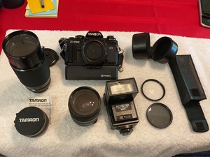Nr Mint Minolta X-700+2 lenses, flash, Motor Drive, Tele-converter , Fiters, bag