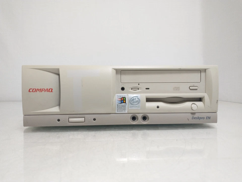 Vintage Compaq Deskpro EN PC Pentium III 933 MHz 384MB 40GB HDD With CRT - Image 2 of 4