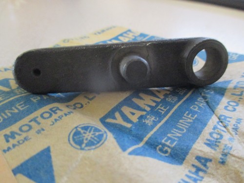 NOS Yamaha Shifter Bracket 1974-1975 YZ250 YZ360 YZ360A YZ250A 431-18128-00 - Picture 4 of 9