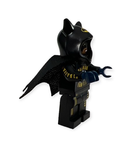 LEGO Batman Fan Club Girl Minifigure Batfan 71020 Batman Movie Series 2 D1-46 - Picture 2 of 3