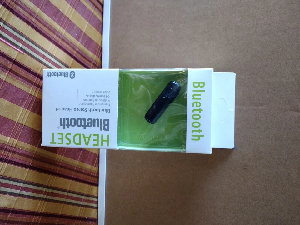 Bluetooth Stereo Headset with Remote Photograph, and Voice Prompt - Image 3 of 4