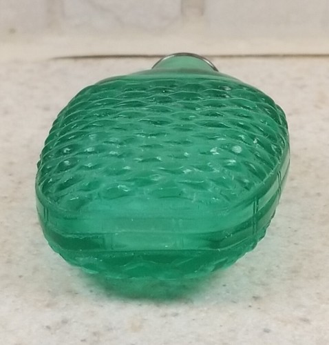VINTAGE CARVED GLASS GREEN SNUFF BOTTLE 2.7" BASKET WEAVE or FISH SCALE DESIGN - Picture 4 of 7