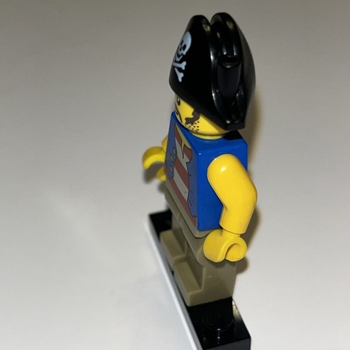 LEGO Minifigure Pirate Red White Stripes Blue Vest pi141 Pirate Hat - Picture 4 of 14