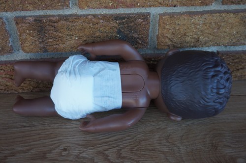 MUÑECA Hasbro Baby Alive Super Snack Luke Afroamericano Niño Muñeca Ojos Marrones 12" - Imagen 6 de 11