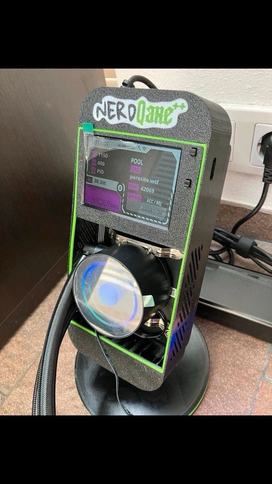 NerdQaxe++ Hydro Bitcoin Miner von Bitaxe mit 4.8 TH/s - Bild 2 von 4