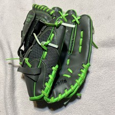 Franklin Shok Sorb 10.5 " Model 22756 Youth Baseball Glove Right Hand Throw