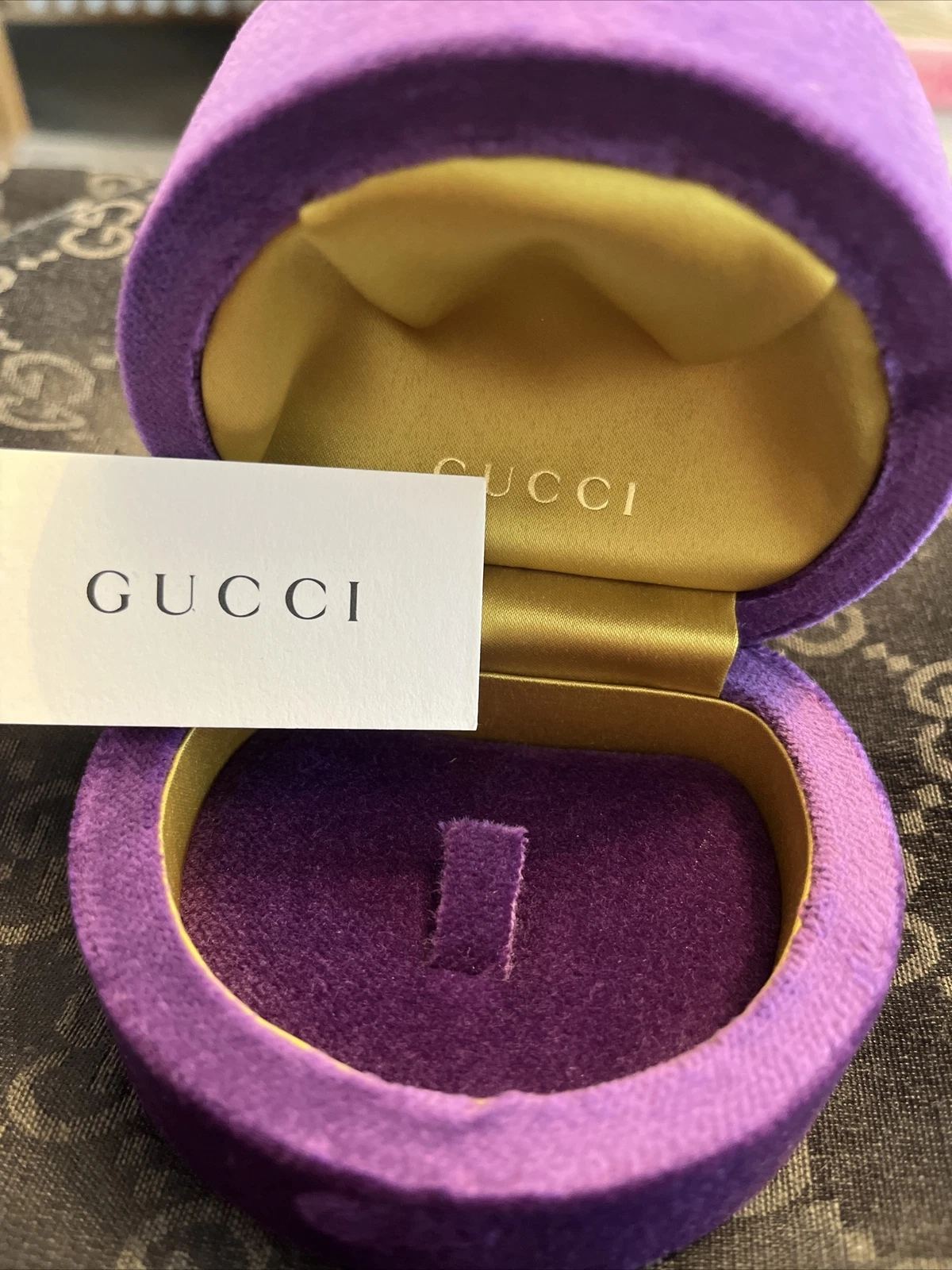 Boîte à bijoux en velours violet designer Gucci & neuve