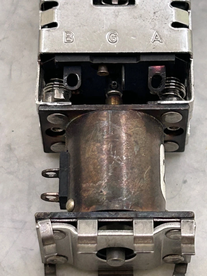 Interruptor UNIMAX SERIE 9 M11223304567 6070 9031 Nuevo/Nos Foto 4 de 4