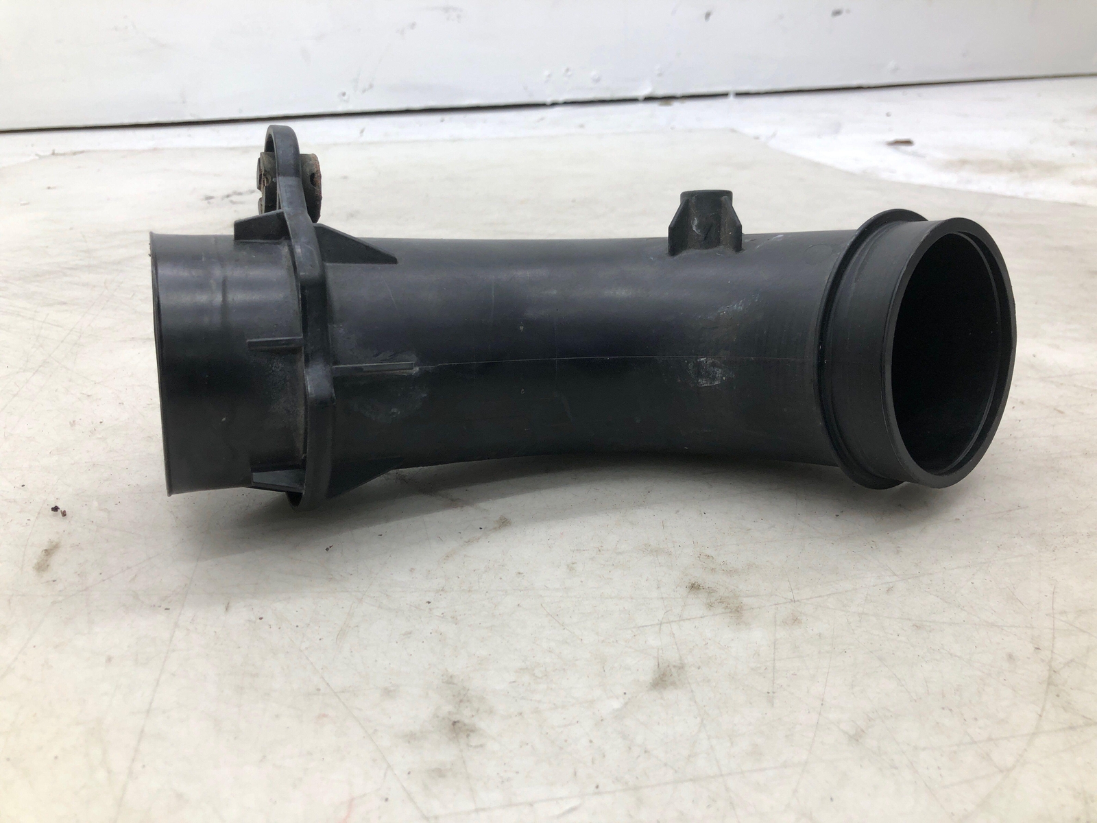 2016-2020 BENTLEY BENTAYGA W12 RIGHT TURBO AIR INTAKE SUCTION HOSE 36A129616A