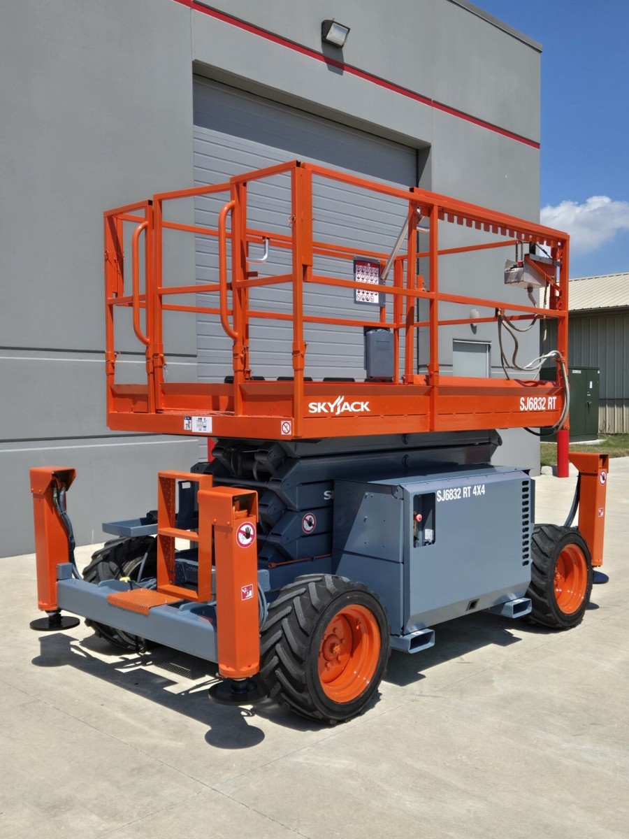 2015 SKYJACK SJ6832RT 4X4 DUAL FUEL 32' 1000 LB ROUGH TERRAIN