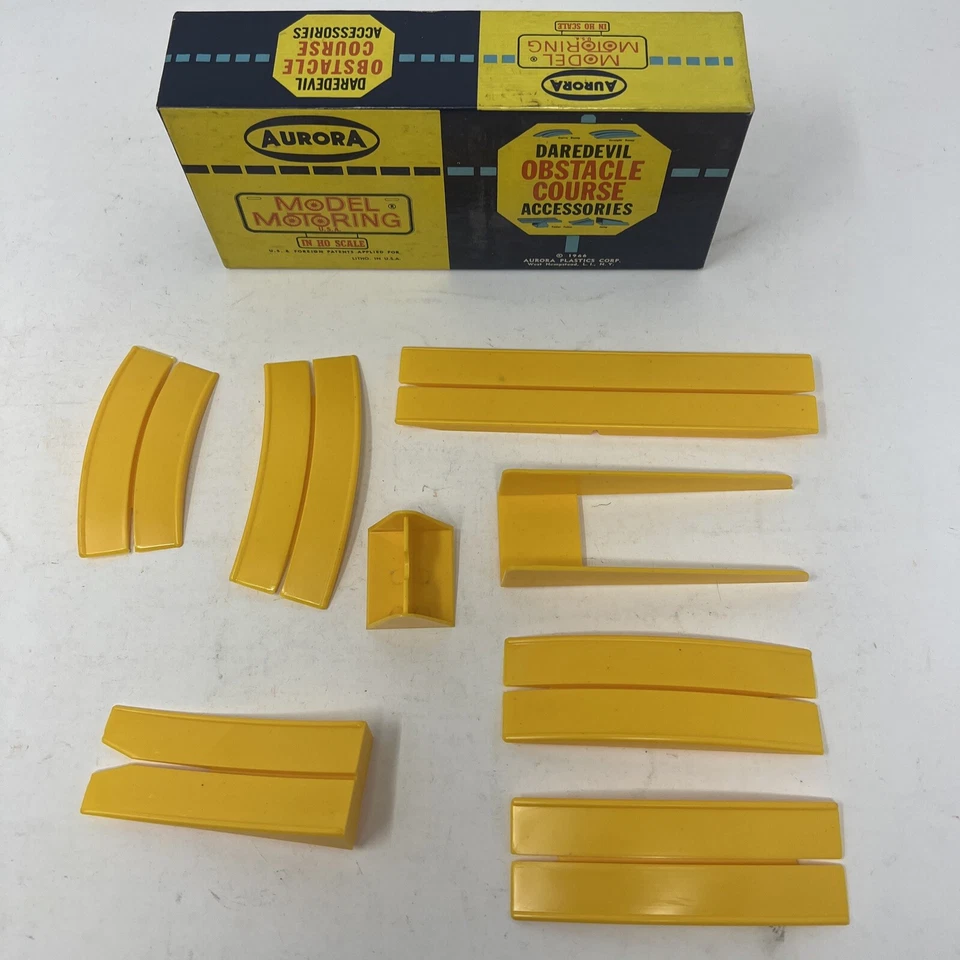 Accesorios de motor modelo carrera de obstáculos Aurora Daredevil 1966 con caja Foto 2 de 2