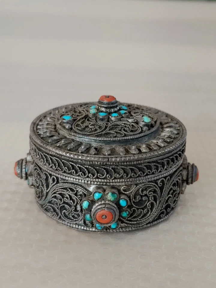 Antique Tibet Art Silver Lace Jewelry Trinket Box Red Coral Turquoise Handicraft - Image 4 of 4