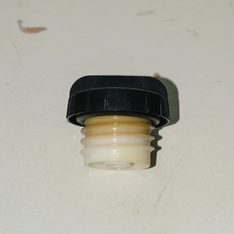 Tapa de combustible Stant 10834 se adapta a: Acura Honda GM Lexus Mercedes Isuzu hecho en EE. UU. Foto 4 de 4