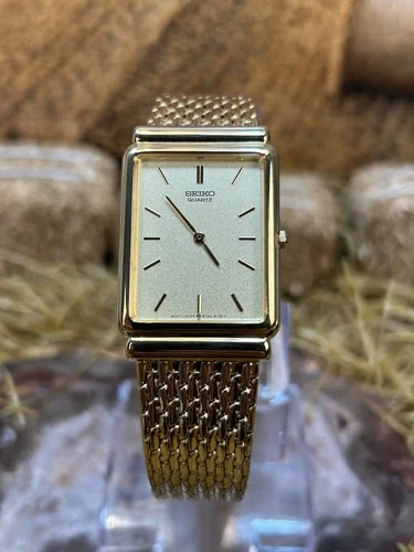 Near Mint Vintage Men’s Gold Tone Japan Made Seiko Tank Quartz Watch. Runs Well