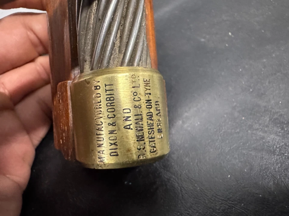 Muestra de cuerda de alambre de acero vintage 6x7 3" de diámetro Lang’s Lay extremo de latón exhibición industrial Foto 4 de 4