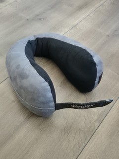 Sandini TravelFix Premium Nackenhörnchen mit Tragetasche Schwarz
