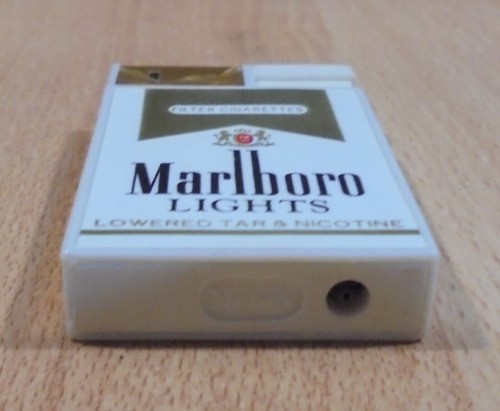 MARLBORO LIGHTS CIGARETTES ADVERTISIGN VTG LIGHTER - NOT WORKING - Picture 8 of 11