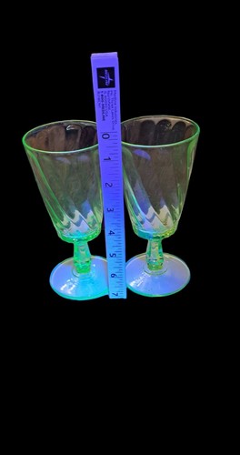 Vintage Pair of Federal Glass Vaseline Glass "Optic Panel" Cone Shaped Tumbler - Picture 7 of 8