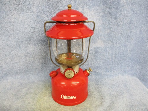 COLEMAN MODELL 200A LATERNE DATIERT 3-63