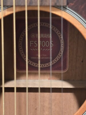 YAMAHA ギター　ヤマハ　FS700S Yamaha FS700S Concert-Size, Solid-Top Acoustic Guitar FS700S B&H