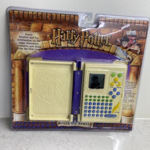Jeu portable électronique Hasbro Harry Potter livre de sorts flambant neuf scellé - Photo 1 sur 7