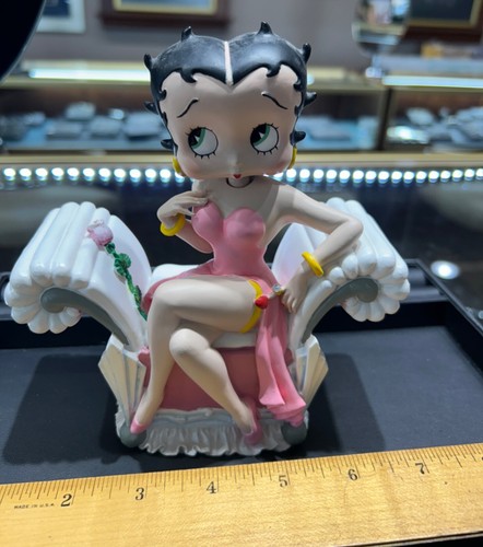 Betty Boop ‘Diva’ Chair Musical Figurine Diamonds are a Girl’s Best Friend 1997 - Picture 9 of 9