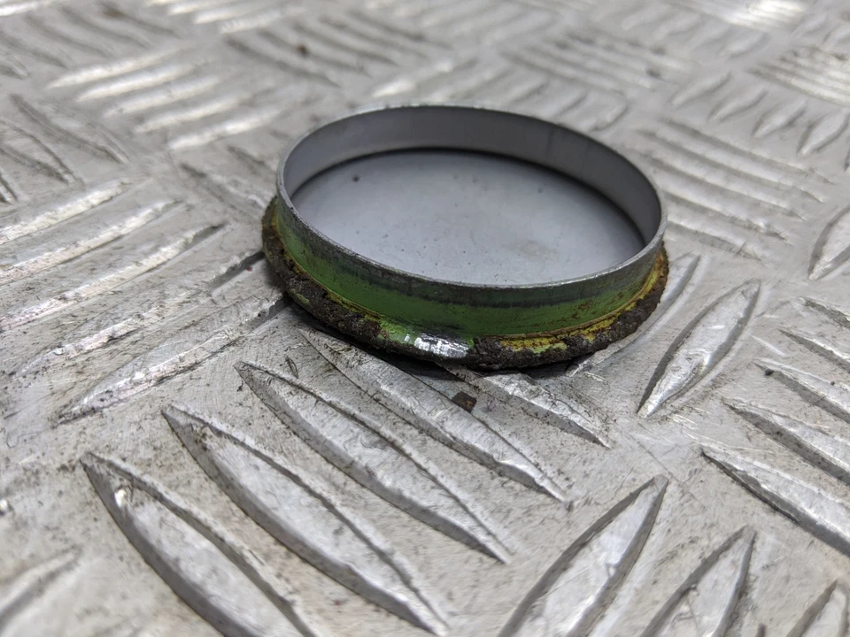 Volkswagen Bora S Tdi Mk4 2002 Rear Hub Nut Caps (rear Drivers Side) - Image 3 of 4