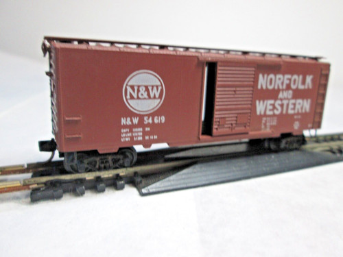 Coche de caja escala N; #54619, Norfolk & Western, acero 40', puerta única, nudillo cpls | Zustand: Used