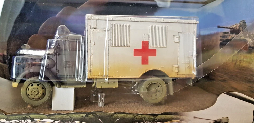Forces Of Valor 1:32 801101A Opel Kfz.305 Blitz Ambulance German Army - Image 4 of 4