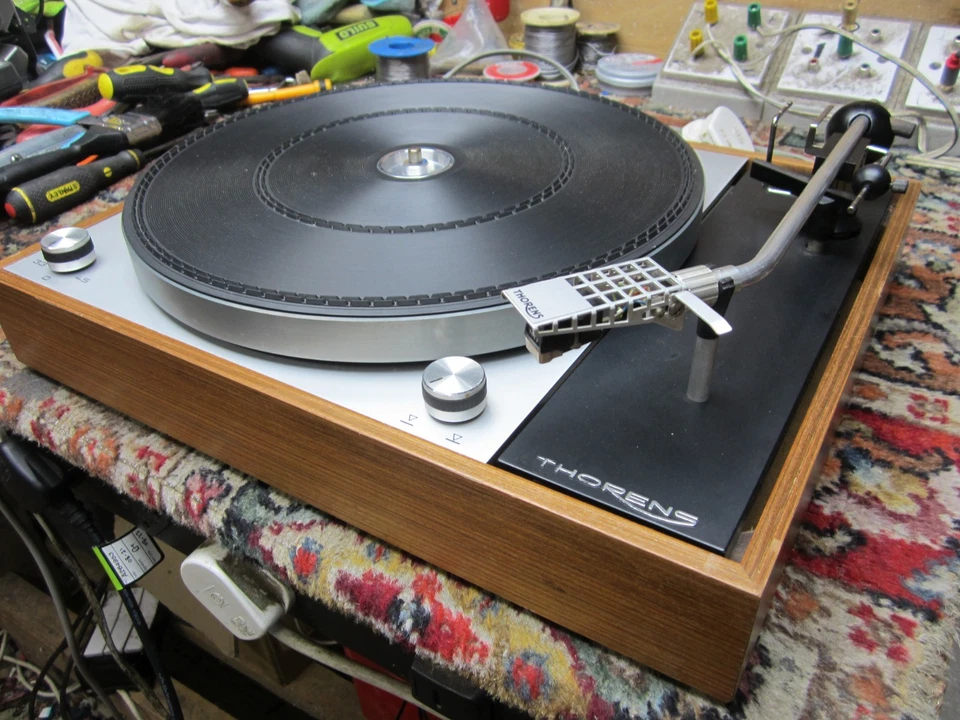 THORENS TD150 MK2  VINTAGE CLASSIC TURNTABLE - Image 2 of 4