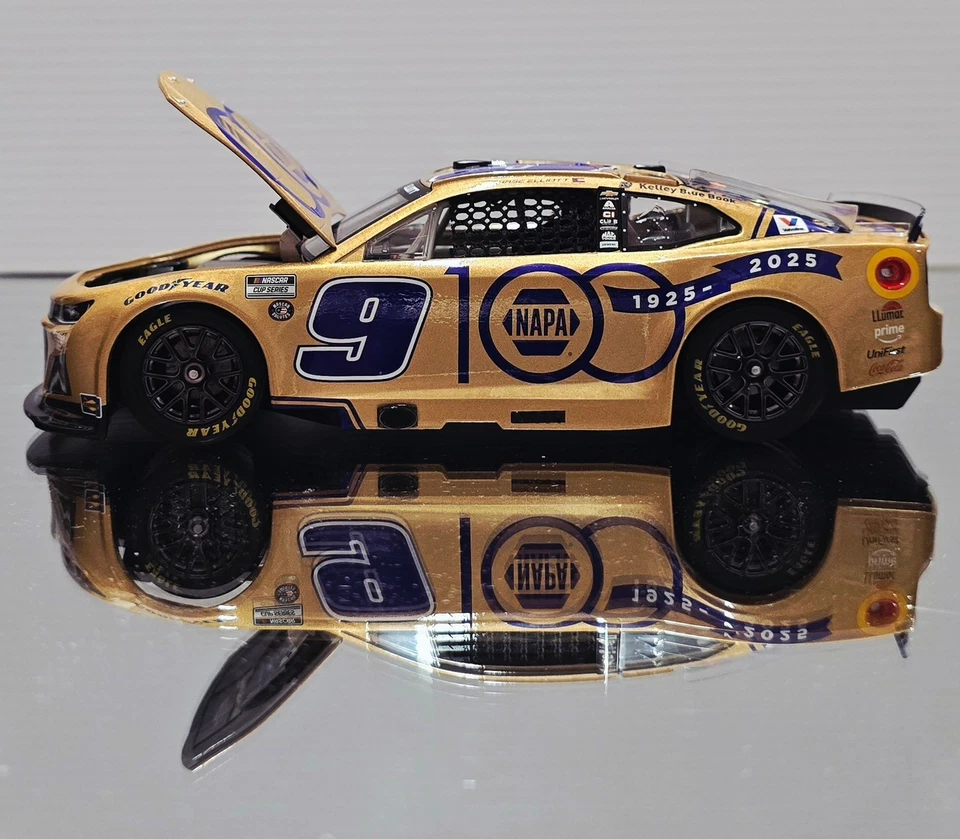 CHASE ELLIOTT 2025 NAPA 100TH ANNIVERSARY 1/24 ARC DIECAST - Image 4 of 4
