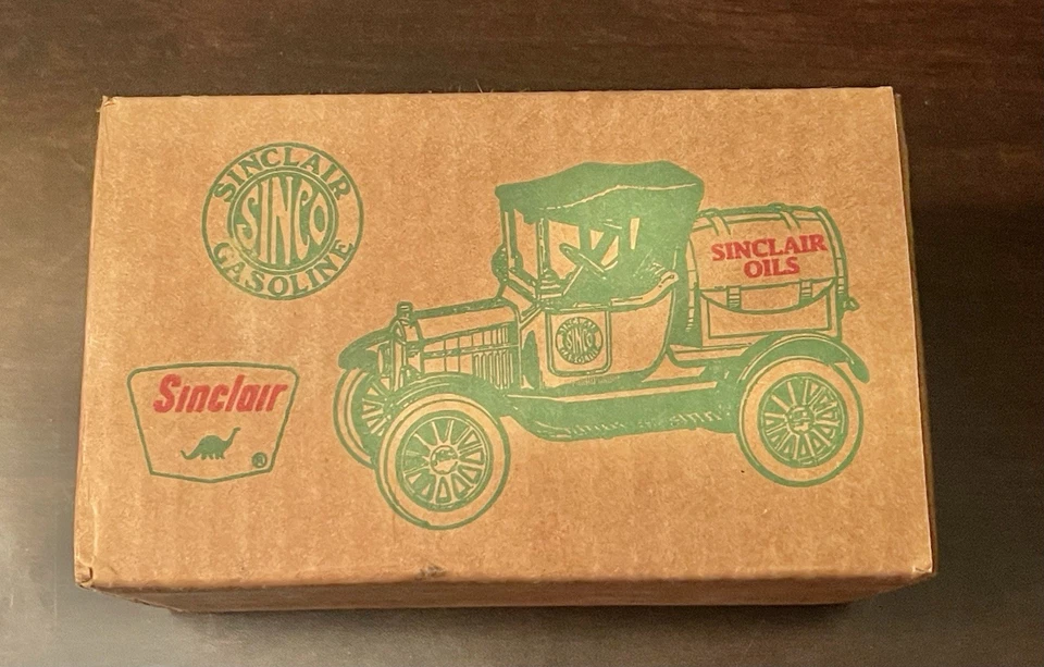 MINT Sinclair Oil 1918 Ford Barrel Truck ERTL Diecast Coin Bank In Original Box - Image 4 of 4