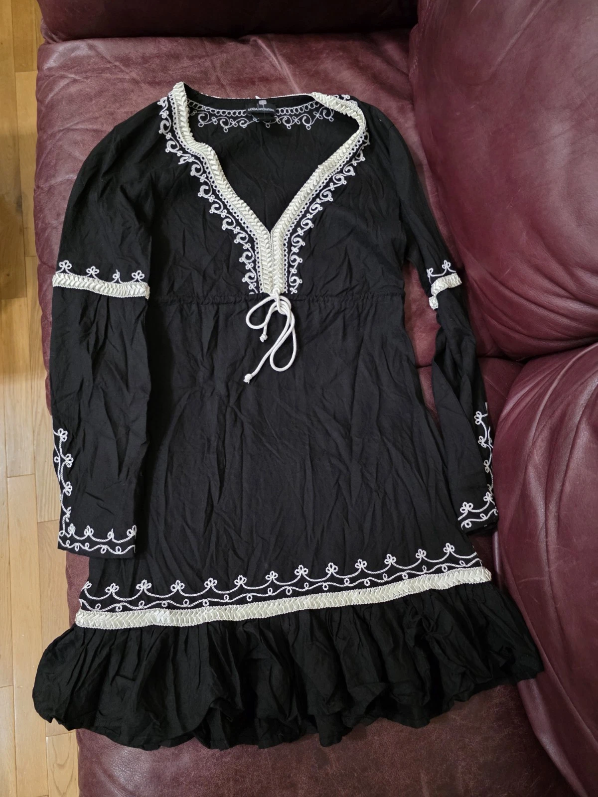 UNDERCOVER Abito Boho Victoria's Secret ricamato bohemien nero bianco orlo piccolo