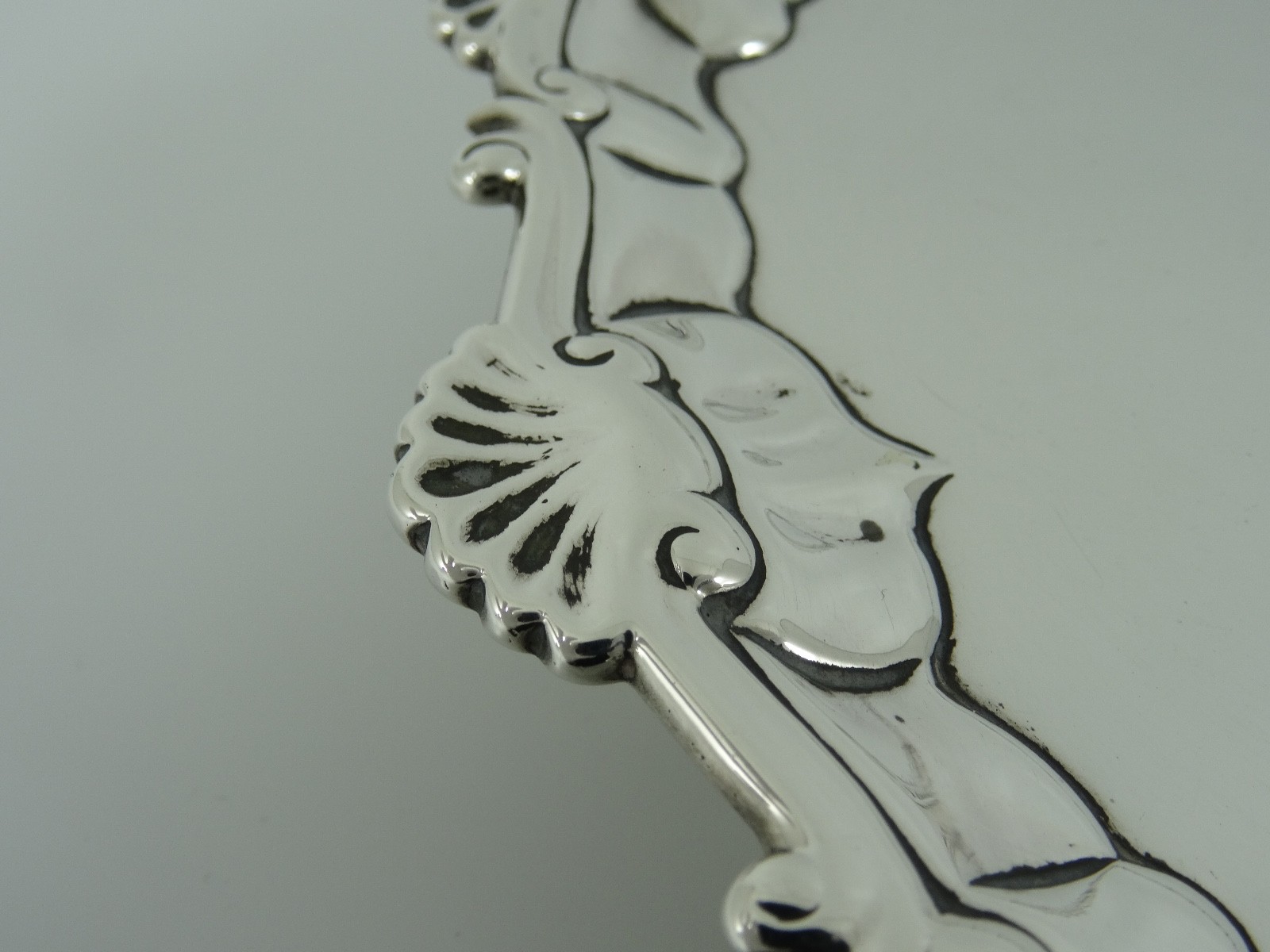 ELEGANT ENGLISH ANTIQUE GEORGE II SOLID STERLING SILVER SALVER LONDON 1757 290G